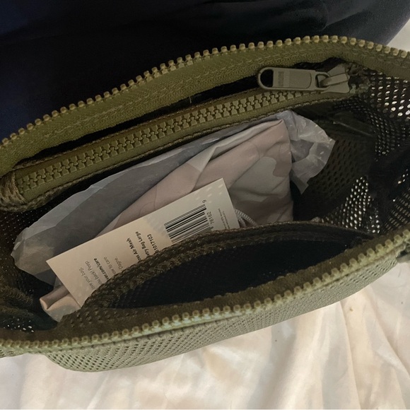 Dagne Dover Air Mesh Large Toiletry Bag in Green - Picture 2 of 2
